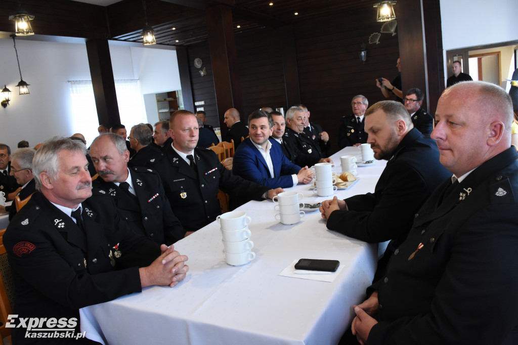 Podpisanie umów na sprzęt dla OSP