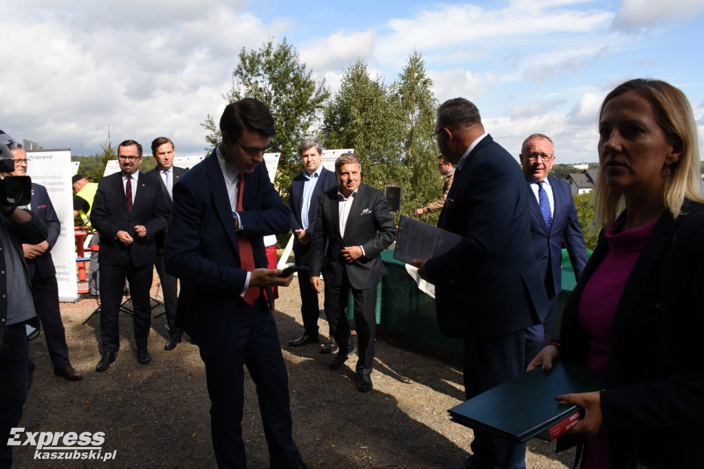 Podpisanie umowy na rekultywację jezior