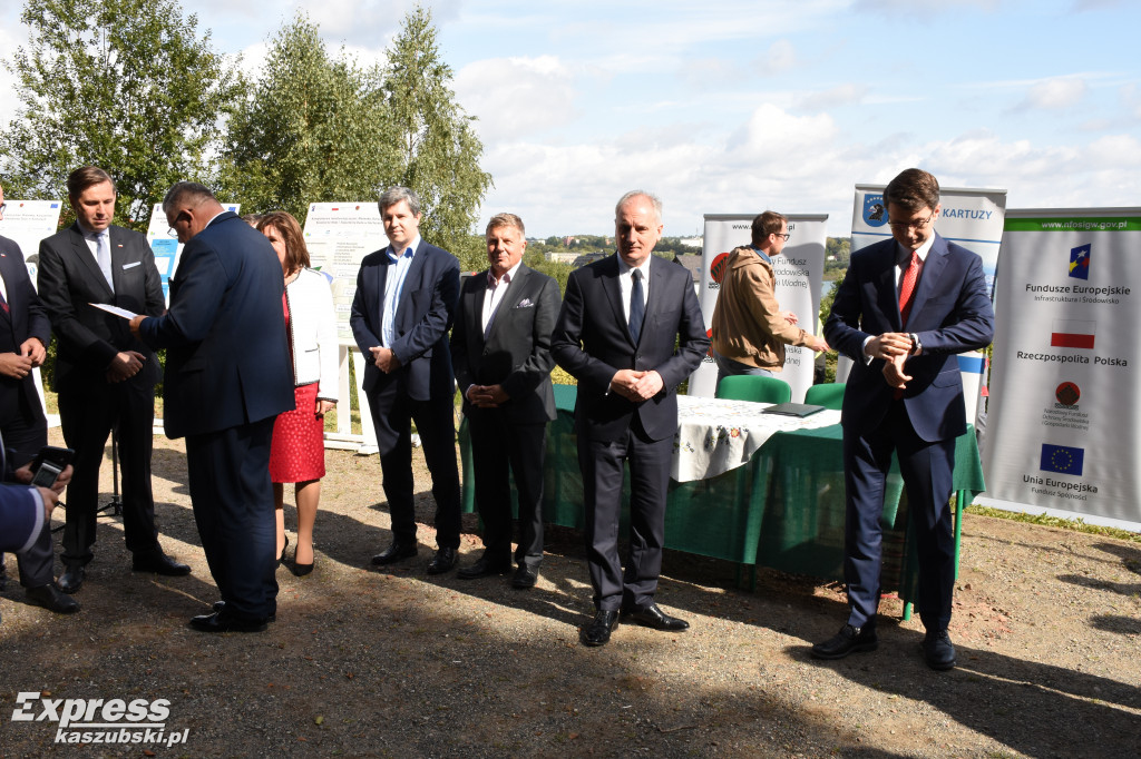 Podpisanie umowy na rekultywację jezior