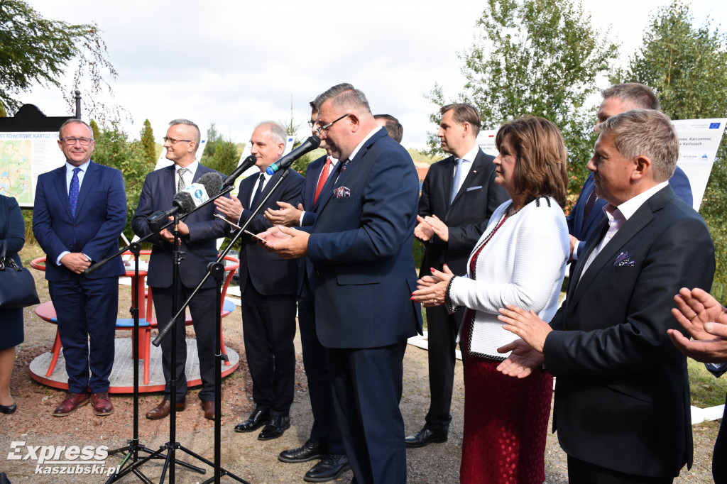 Podpisanie umowy na rekultywację jezior