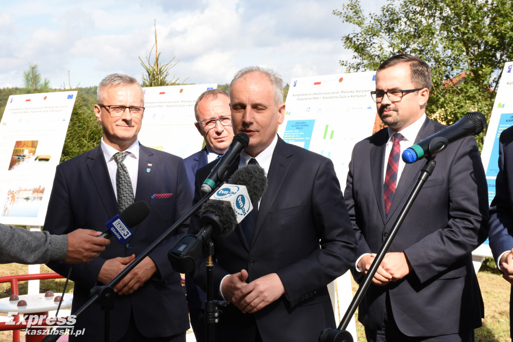 Podpisanie umowy na rekultywację jezior