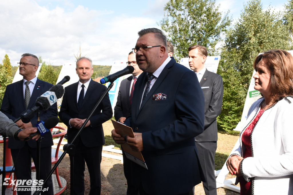 Podpisanie umowy na rekultywację jezior