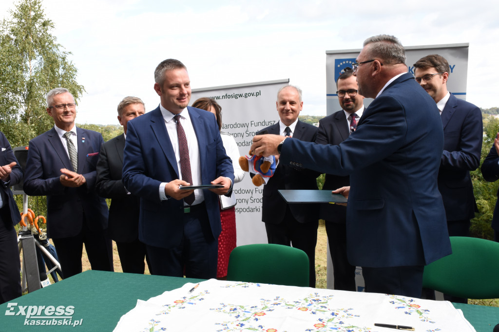 Podpisanie umowy na rekultywację jezior