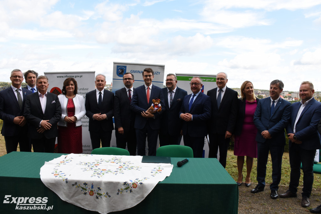 Podpisanie umowy na rekultywację jezior