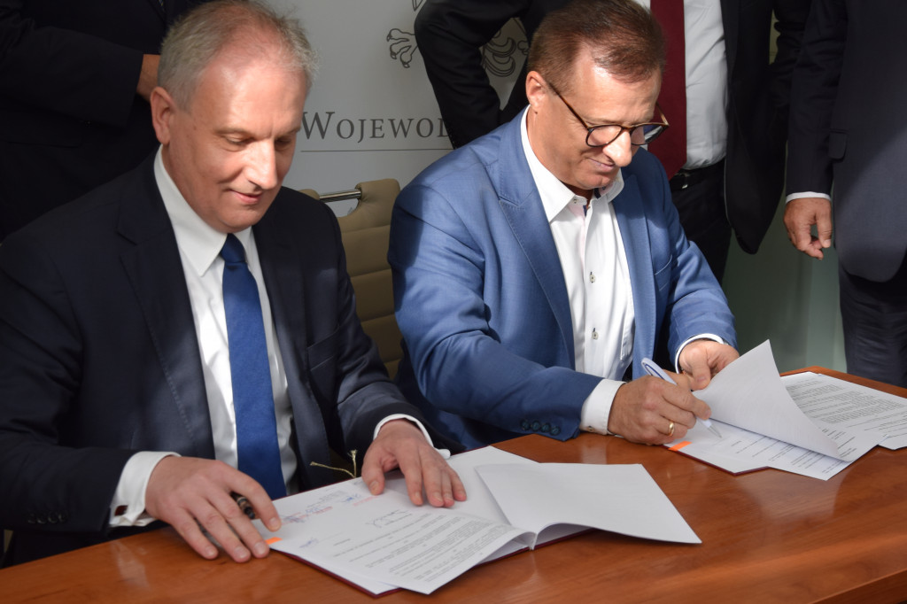 Podpisanie umów na drogi z FDS
