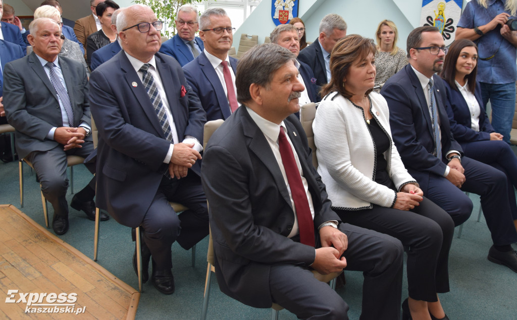 Podpisanie umów na drogi z FDS
