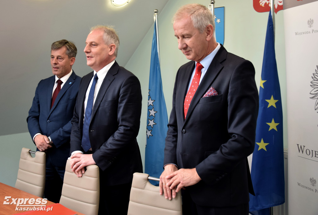 Podpisanie umów na drogi z FDS