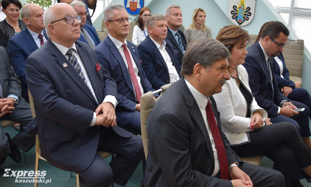 Podpisanie umów na drogi z FDS