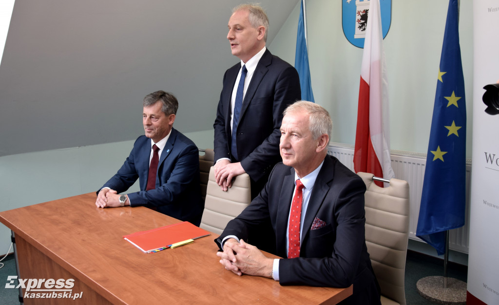 Podpisanie umów na drogi z FDS