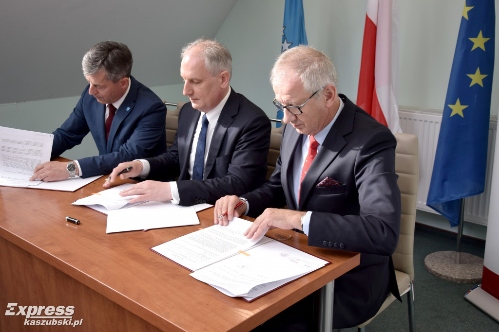 Podpisanie umów na drogi z FDS