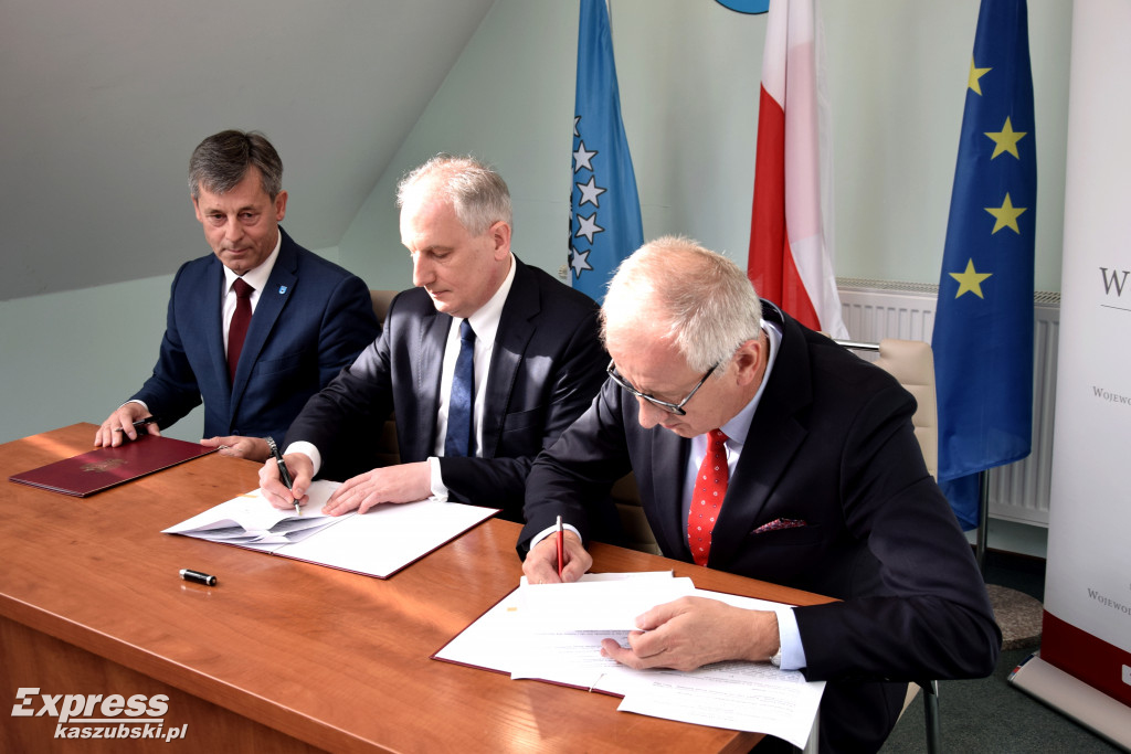 Podpisanie umów na drogi z FDS