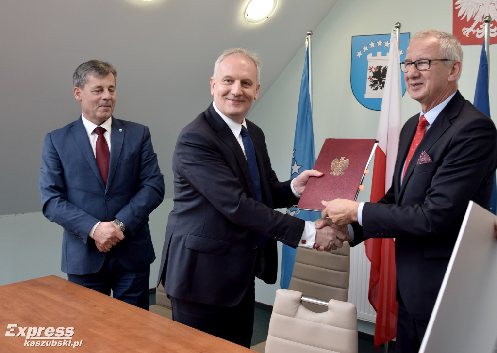 Podpisanie umów na drogi z FDS