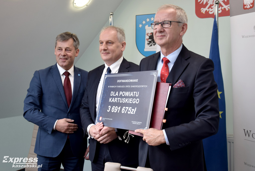 Podpisanie umów na drogi z FDS