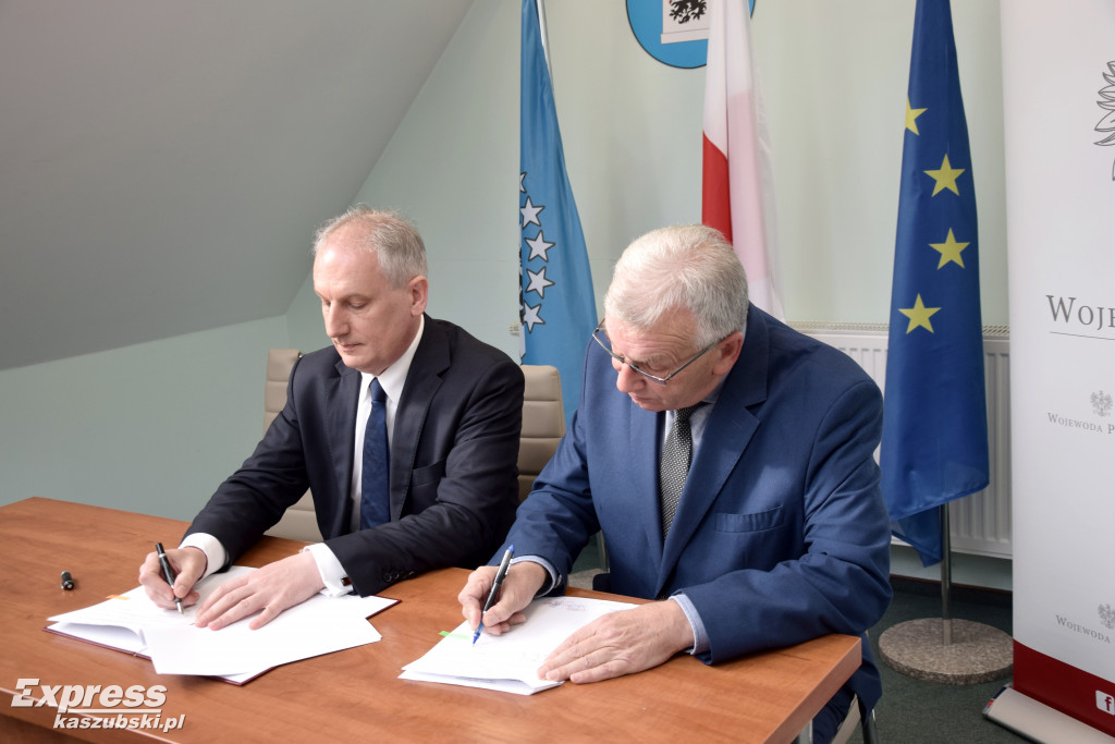 Podpisanie umów na drogi z FDS