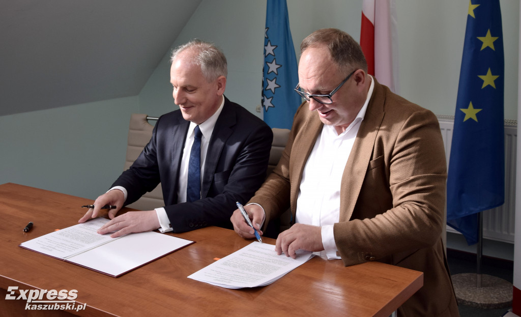 Podpisanie umów na drogi z FDS