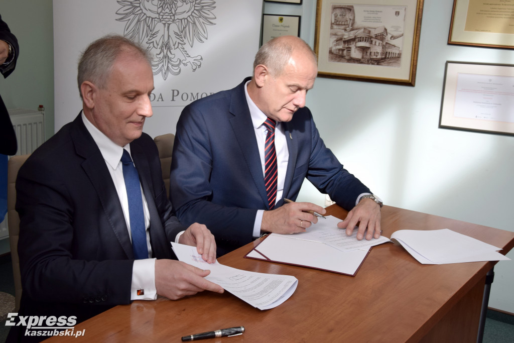 Podpisanie umów na drogi z FDS
