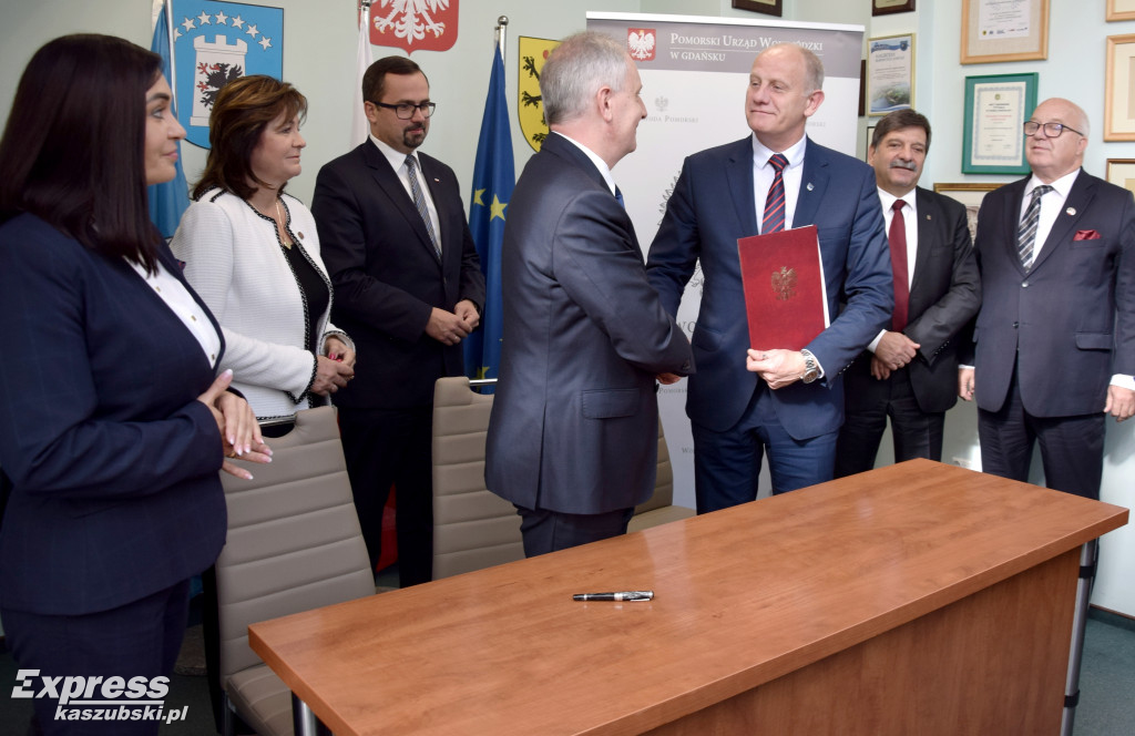 Podpisanie umów na drogi z FDS
