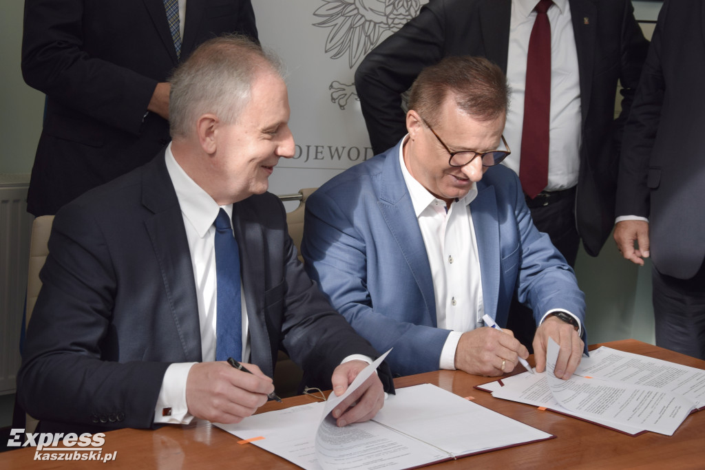 Podpisanie umów na drogi z FDS