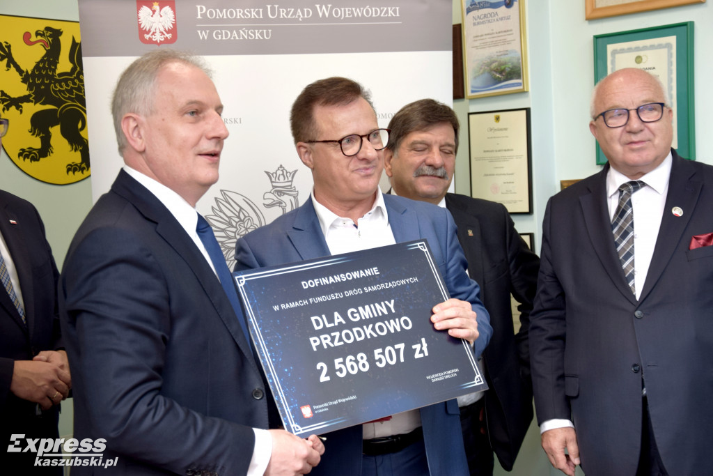 Podpisanie umów na drogi z FDS