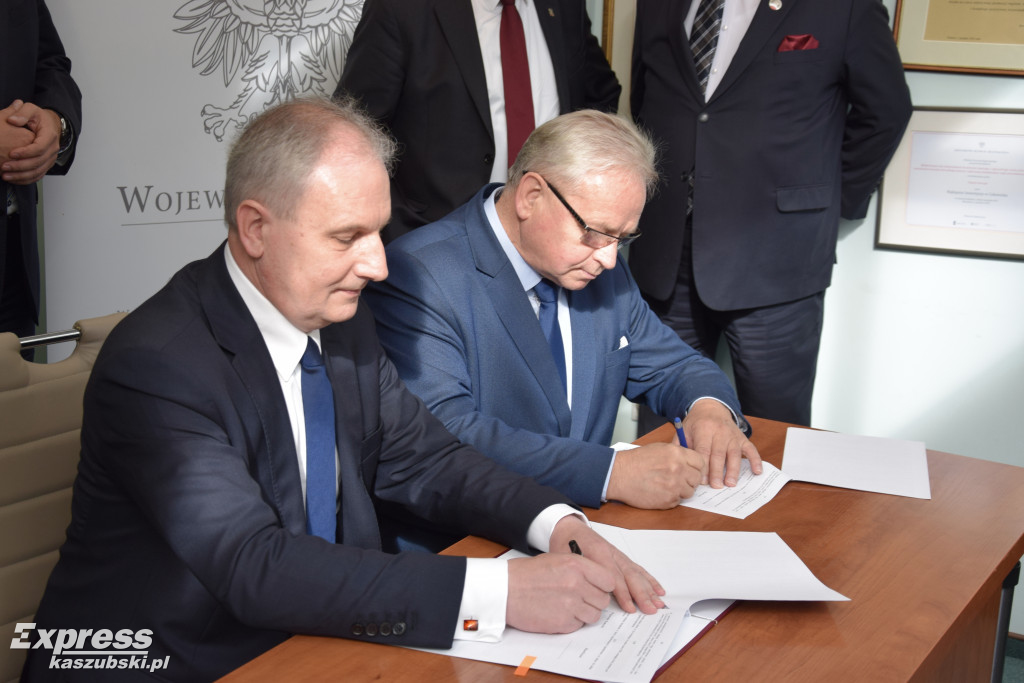 Podpisanie umów na drogi z FDS