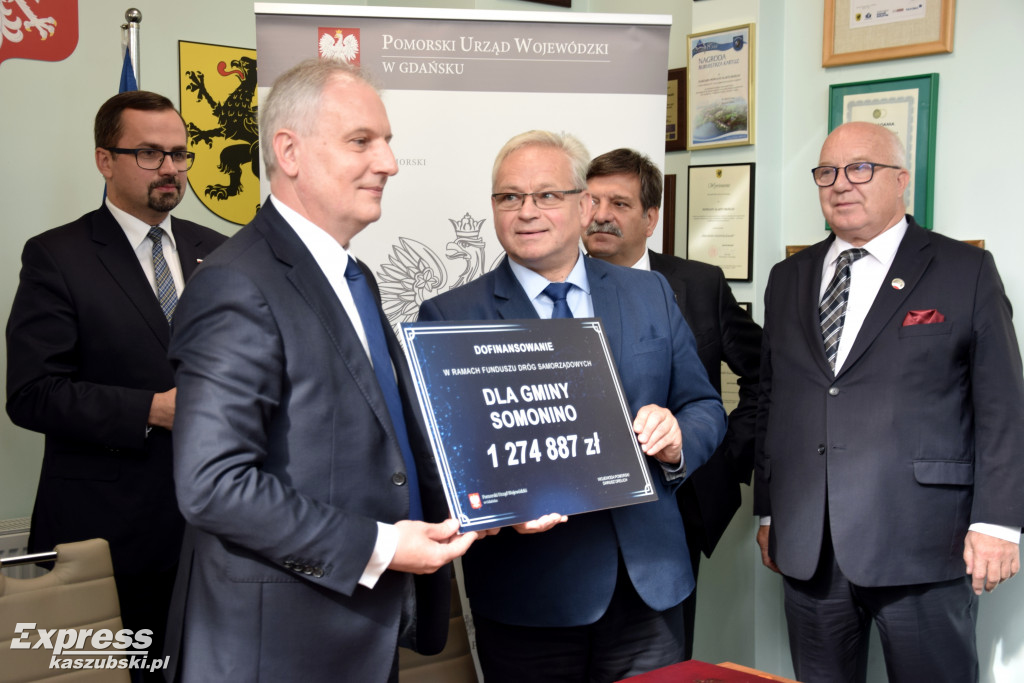 Podpisanie umów na drogi z FDS