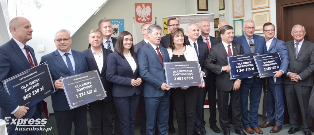 Podpisanie umów na drogi z FDS