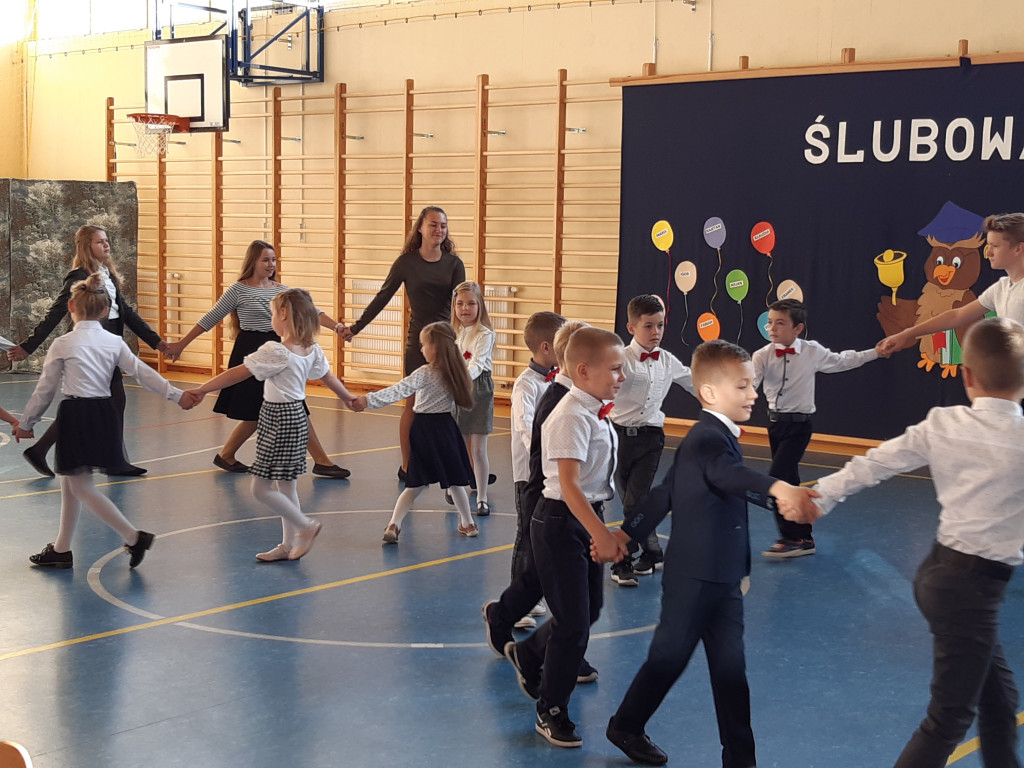 Ślubowanie w SP w Puzdrowie