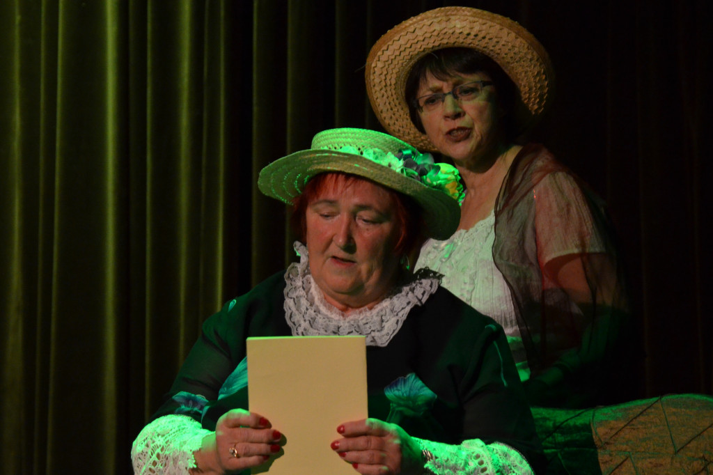Występ teatralny grupy Kumoterki
