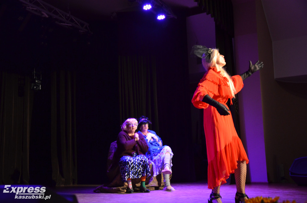 Występ teatralny grupy Kumoterki