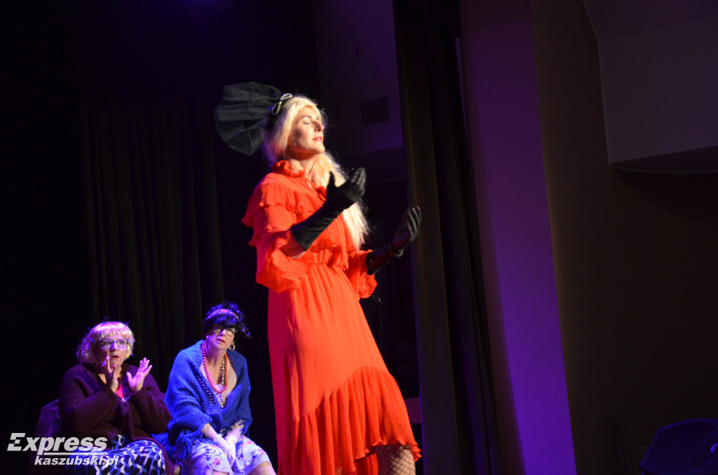Występ teatralny grupy Kumoterki