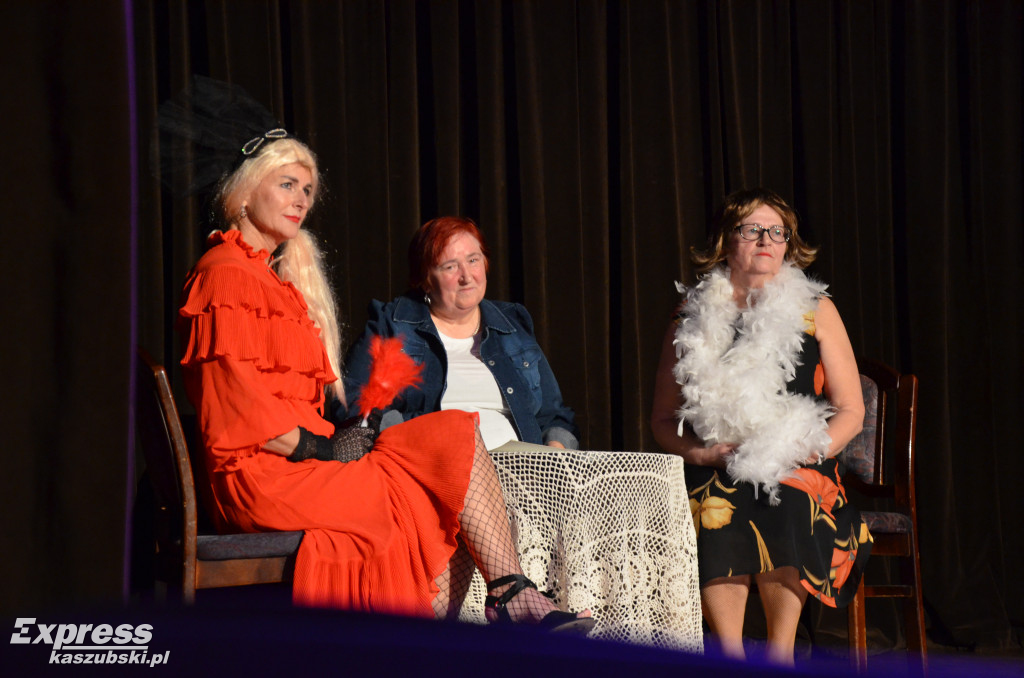 Występ teatralny grupy Kumoterki