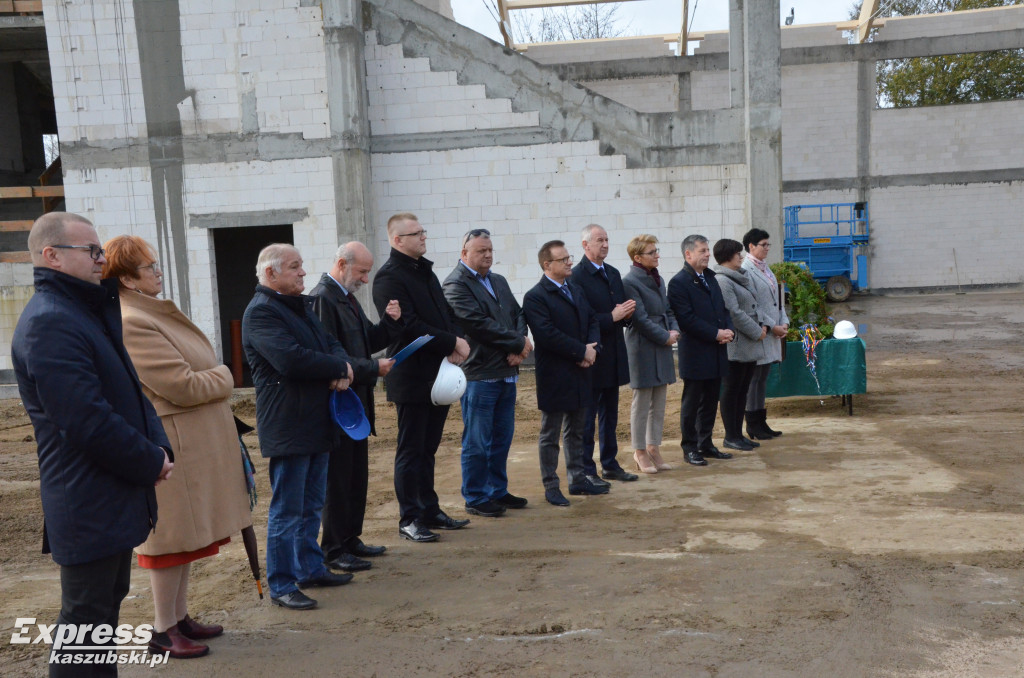 Wiecha nad salą w ZSP w Przodkowie