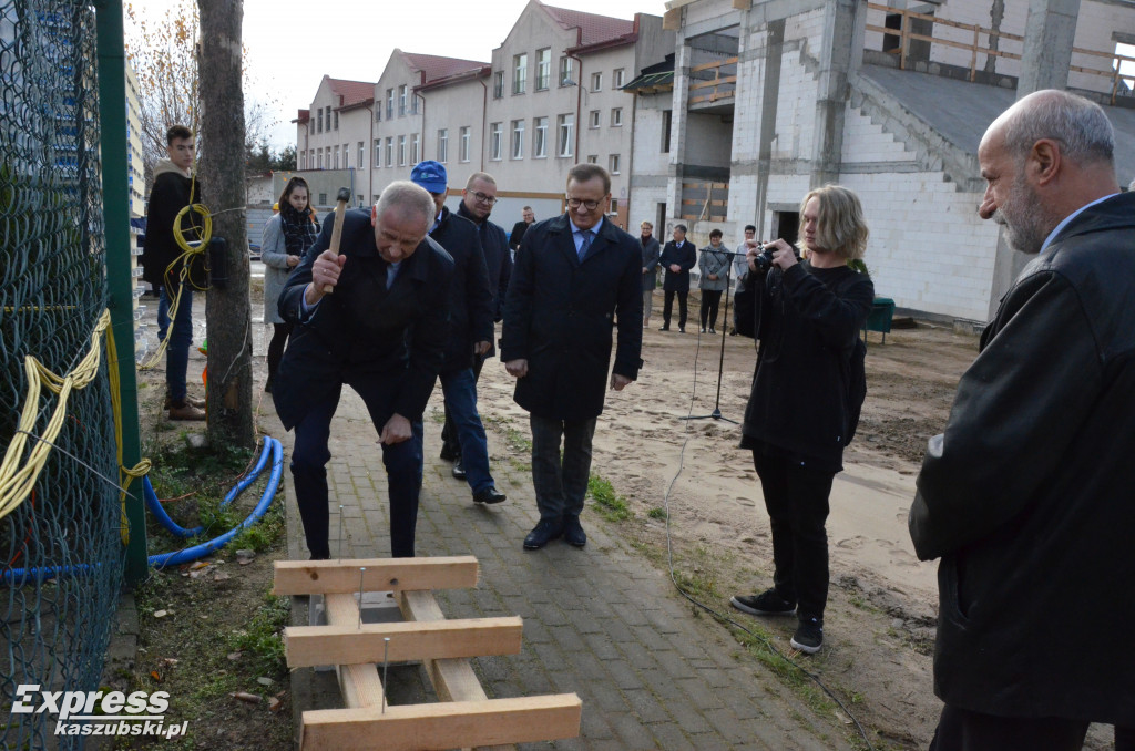 Wiecha nad salą w ZSP w Przodkowie