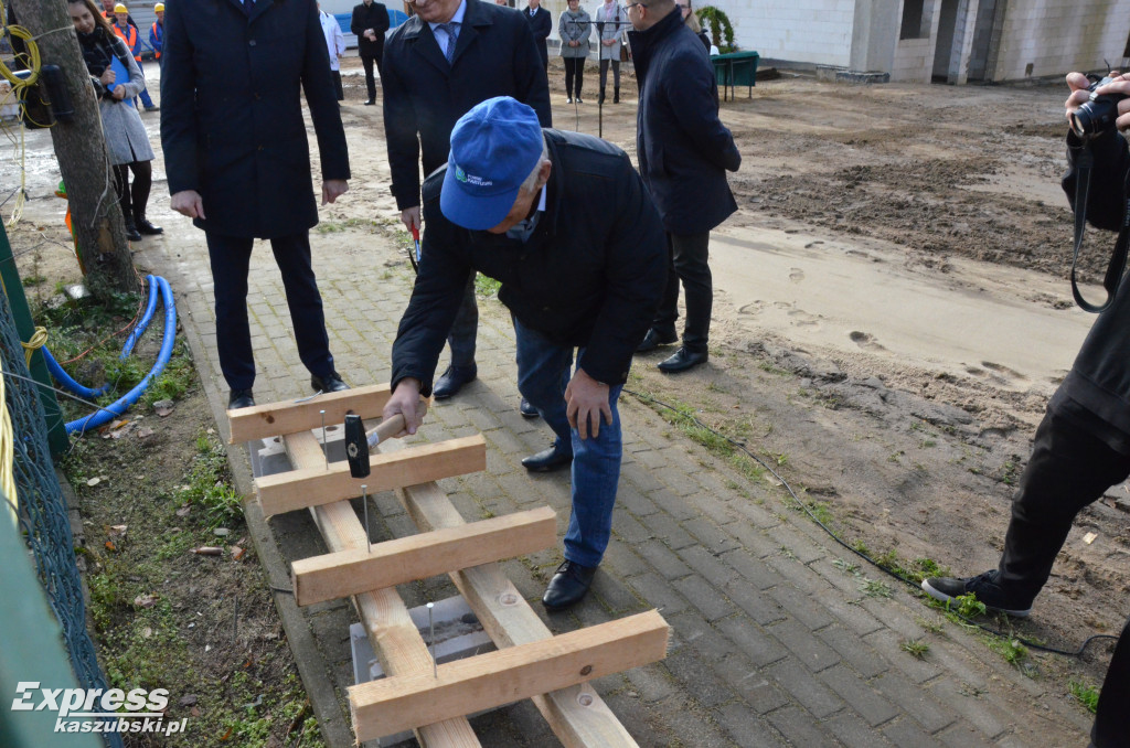 Wiecha nad salą w ZSP w Przodkowie
