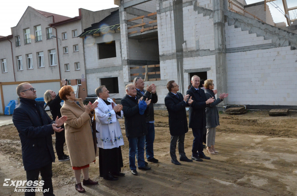 Wiecha nad salą w ZSP w Przodkowie