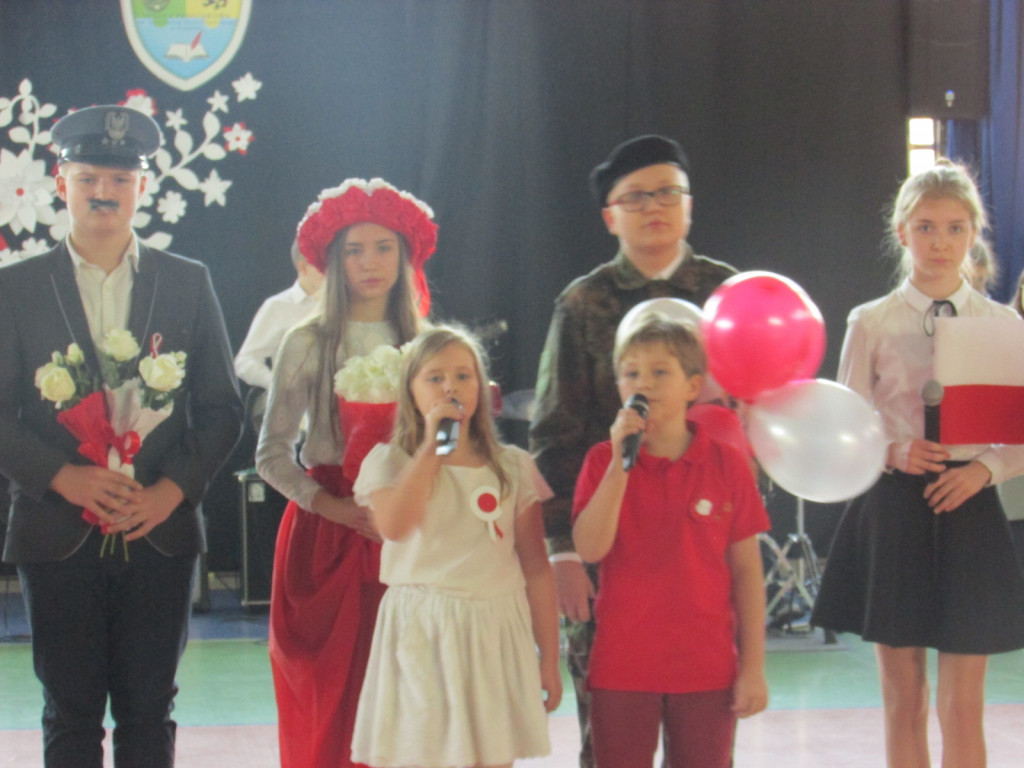 Patriotyczna inscenizacja w SP w Kiełpinie