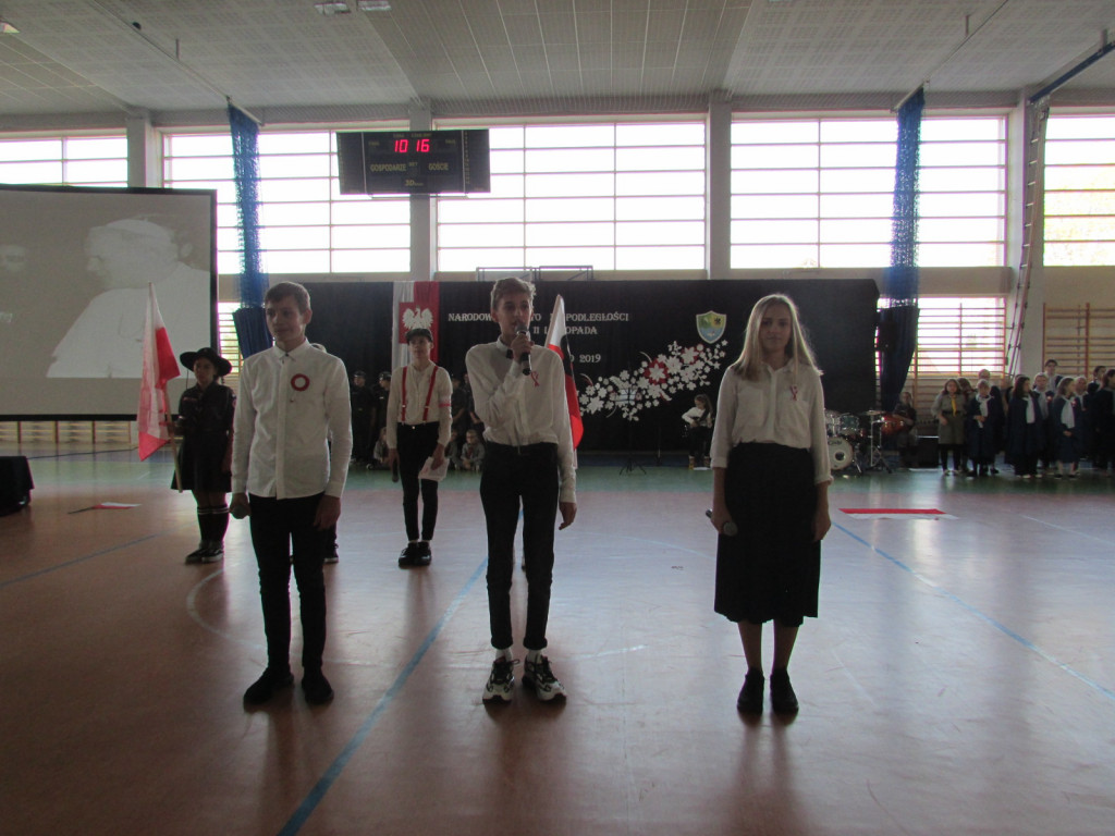 Patriotyczna inscenizacja w SP w Kiełpinie