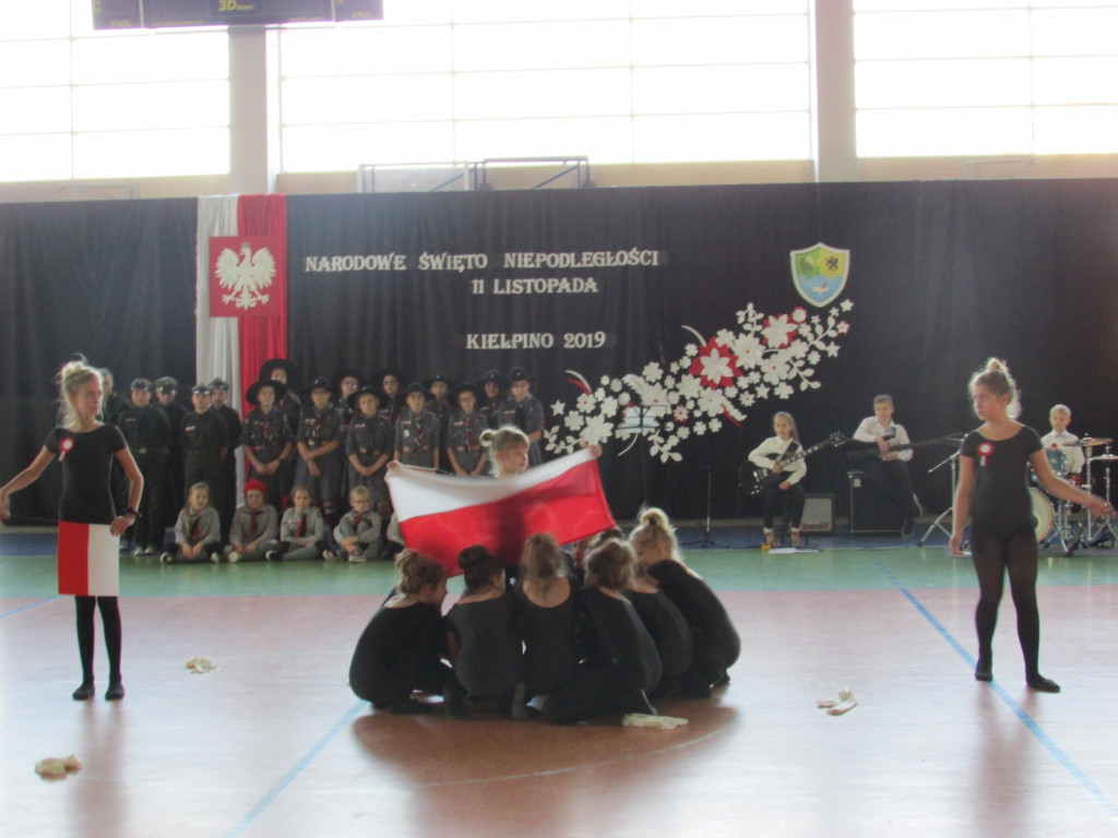 Patriotyczna inscenizacja w SP w Kiełpinie