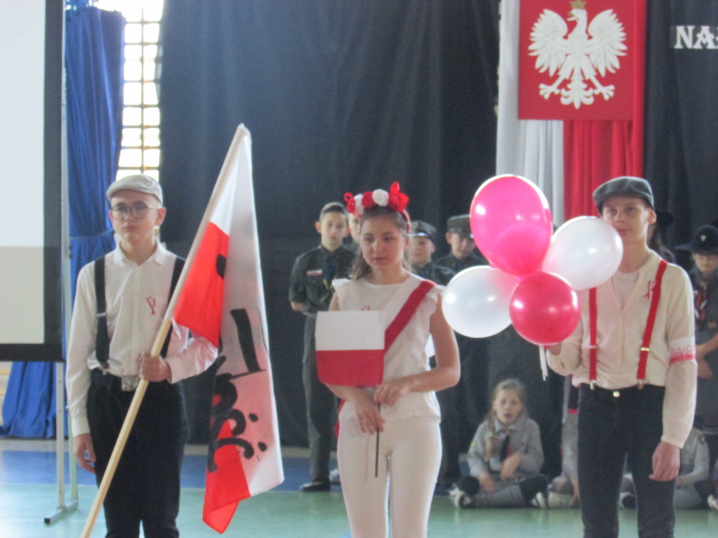 Patriotyczna inscenizacja w SP w Kiełpinie