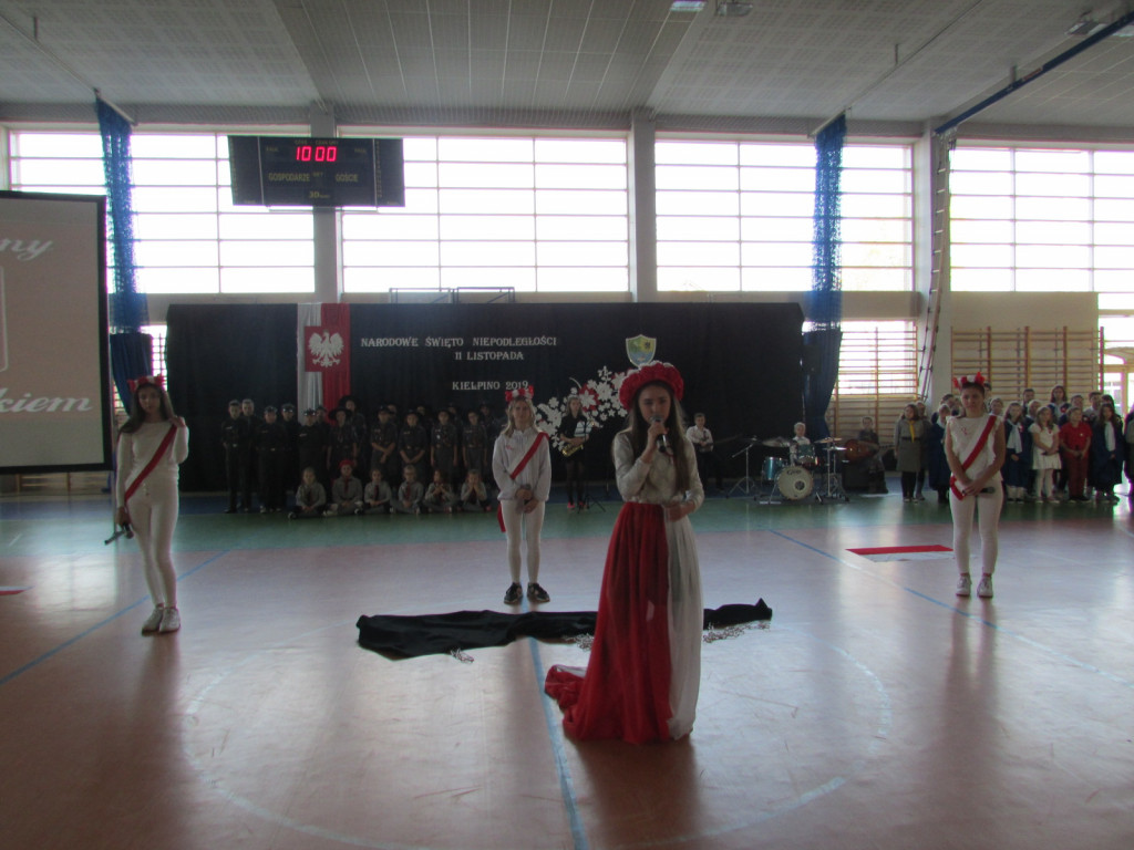Patriotyczna inscenizacja w SP w Kiełpinie