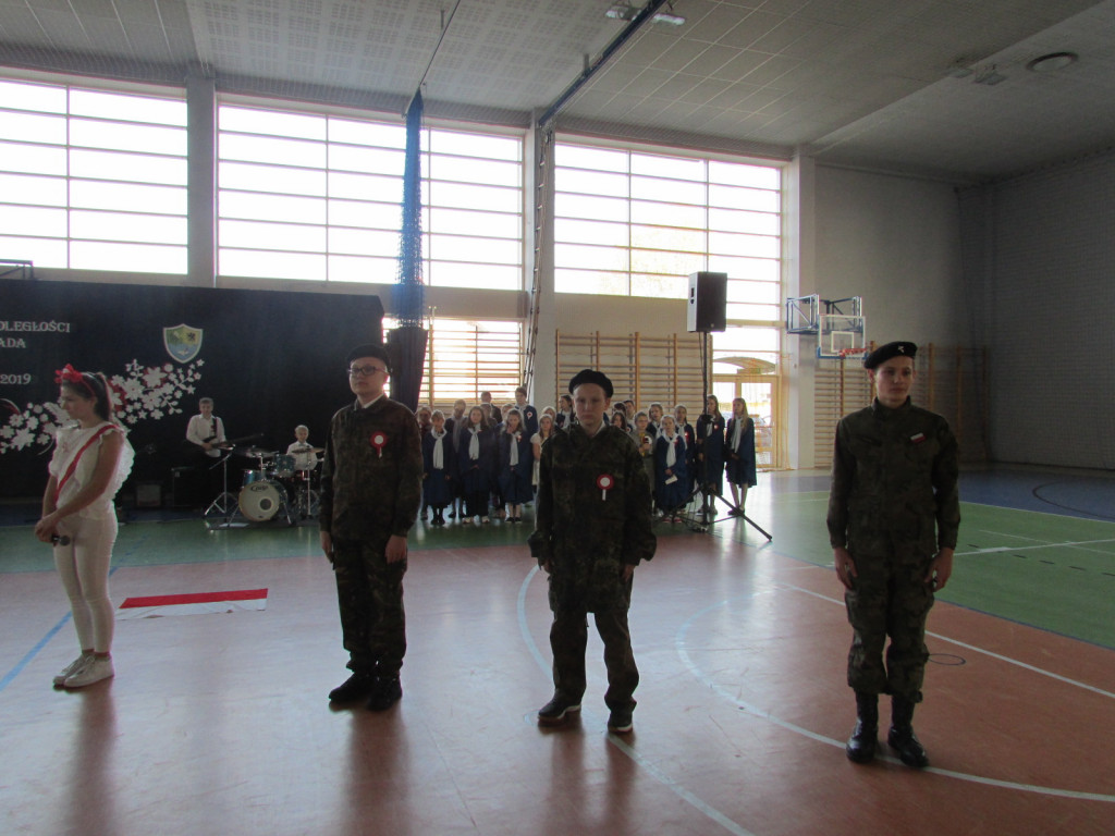 Patriotyczna inscenizacja w SP w Kiełpinie