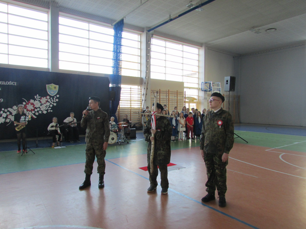 Patriotyczna inscenizacja w SP w Kiełpinie