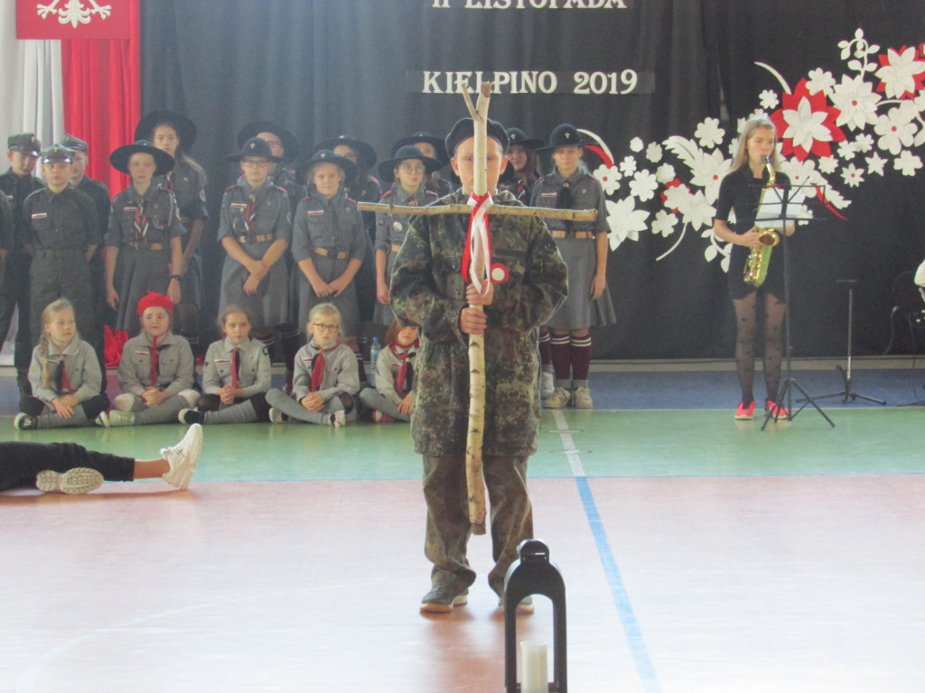 Patriotyczna inscenizacja w SP w Kiełpinie