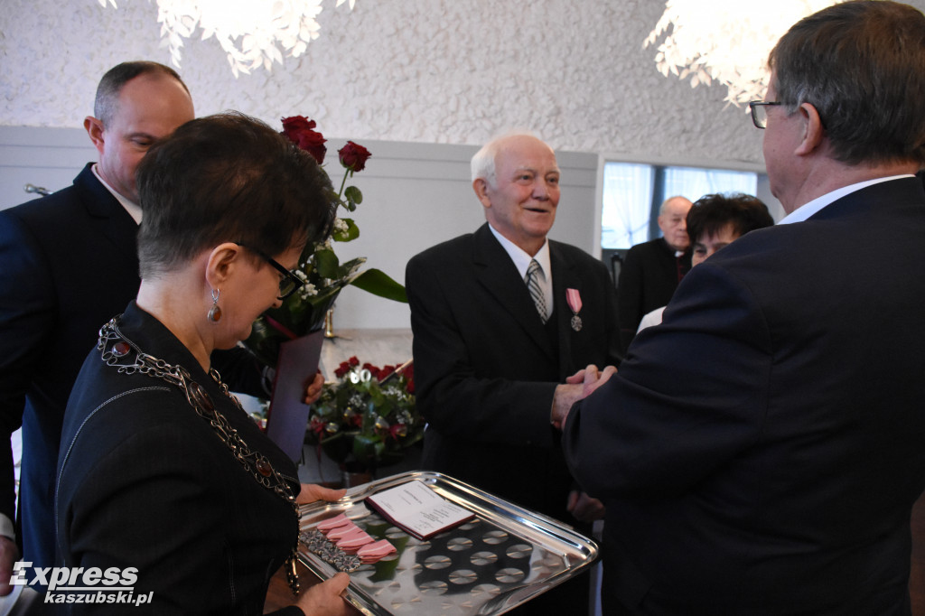 W Sulęczynie jubilaci odebrali odznaczenia
