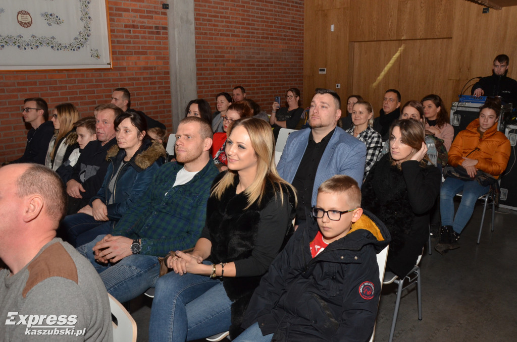 Żukowo. Jarmark i koncert Szymona Wydry