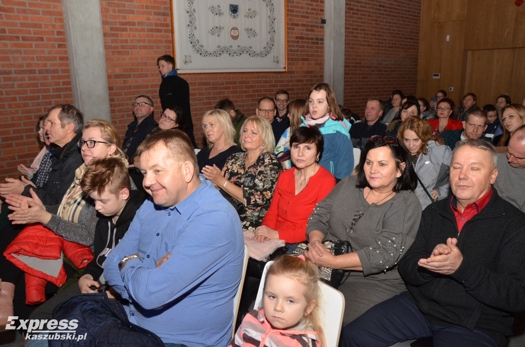 Żukowo. Jarmark i koncert Szymona Wydry