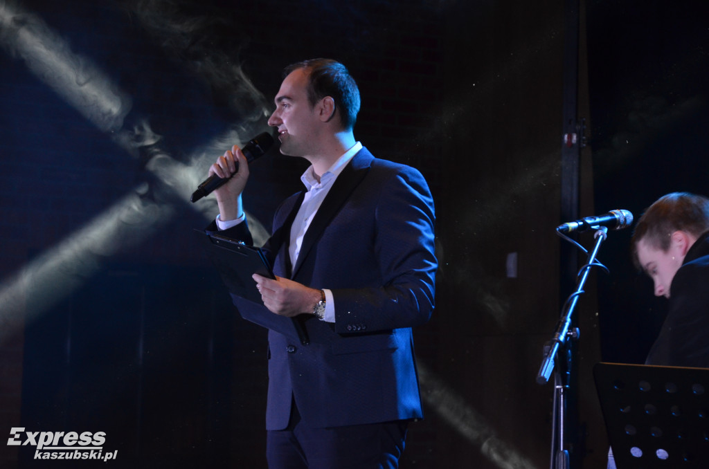 Żukowo. Jarmark i koncert Szymona Wydry