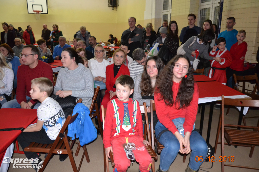 Kiermasz Bożonarodzeniowy w SP nr 1 w Żukowie