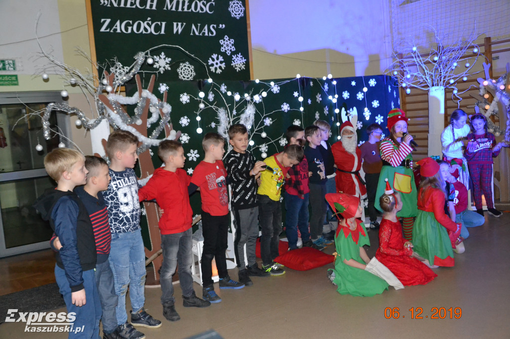 Kiermasz Bożonarodzeniowy w SP nr 1 w Żukowie