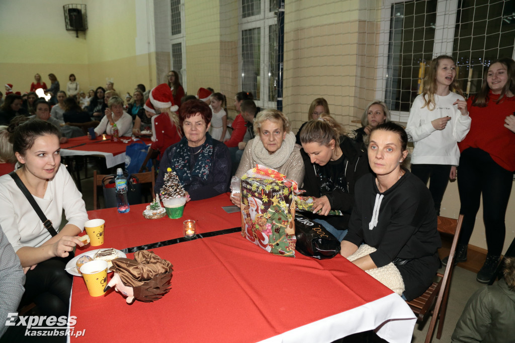 Kiermasz Bożonarodzeniowy w SP nr 1 w Żukowie